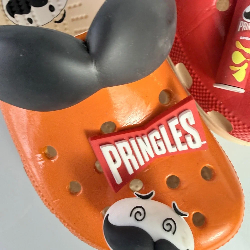 Crocs Pringles Classic Clogs Kids 4 Red Orange Excellent‎ Mismatched Mustache